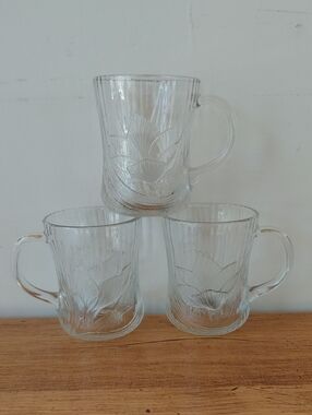 Vintage Arcoroc Canterbury Crocus Clear Glass Mug Set